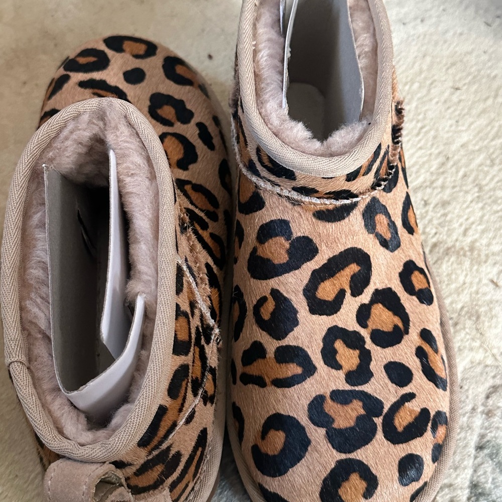 UGG Classic Leopard ultra mini spotty boots - Picture 6 of 7